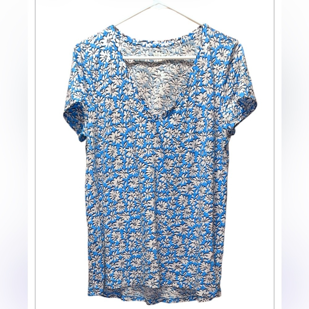 Lilly Pulitzer Blue and White Floral Short Sleeve Top